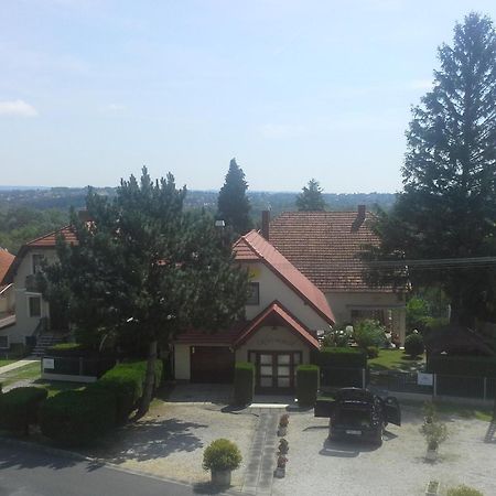 Friends Villa Apartments Hévíz Exteriör bild