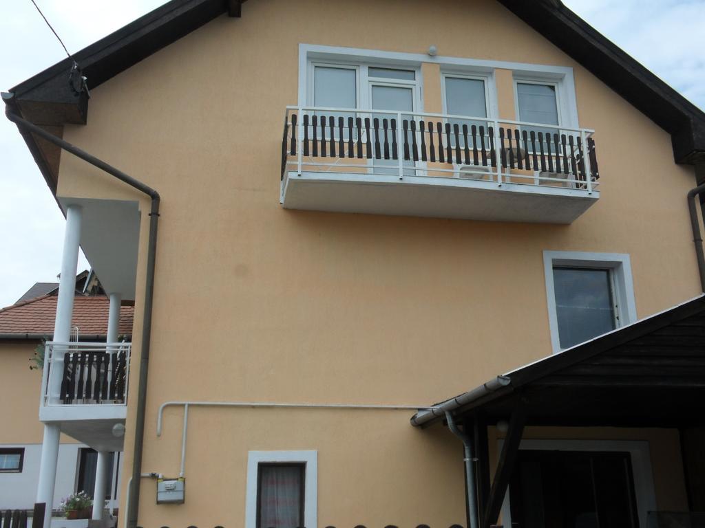 Friends Villa Apartments Hévíz Exteriör bild
