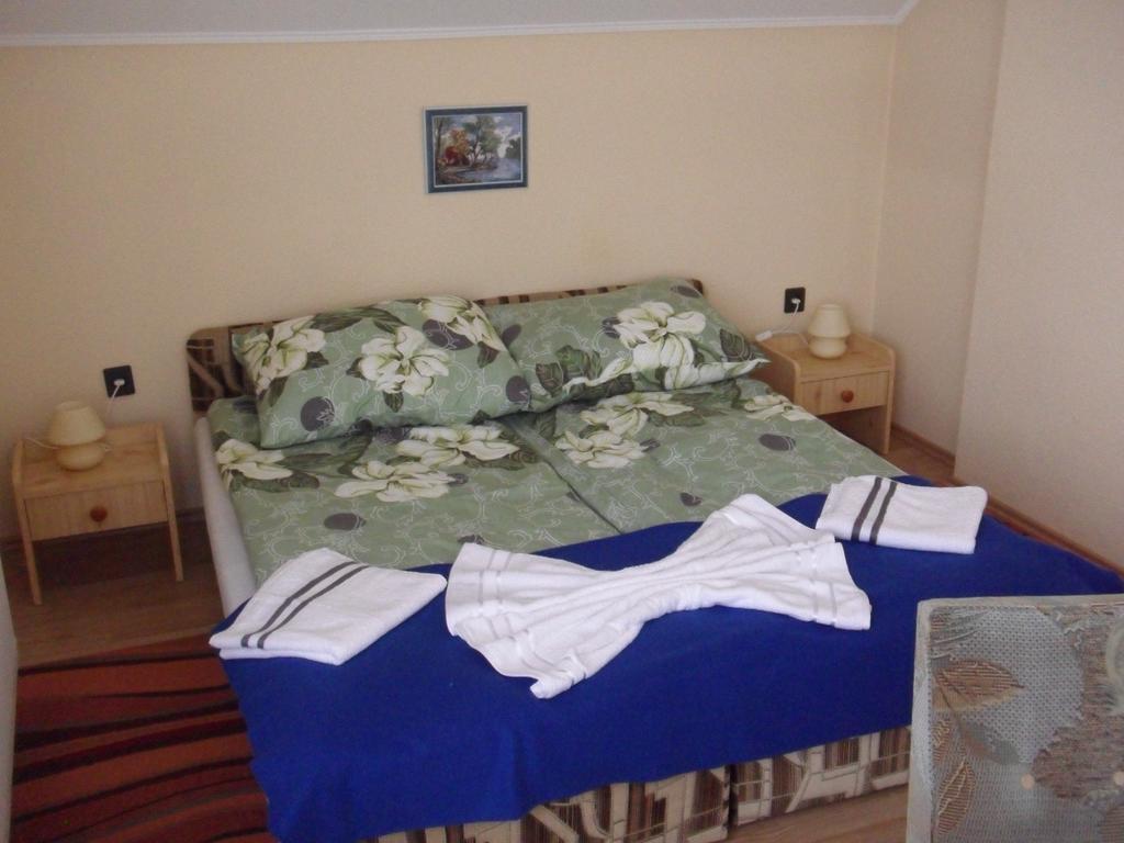 Friends Villa Apartments Hévíz Rum bild
