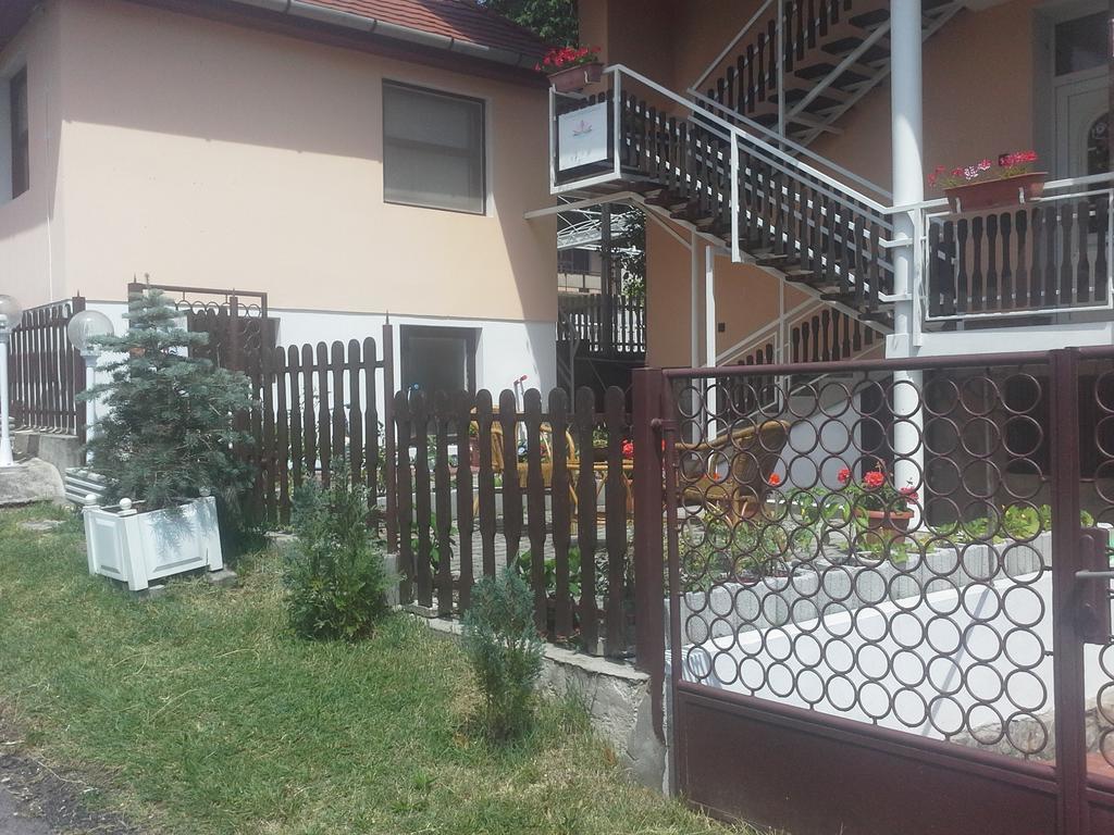 Friends Villa Apartments Hévíz Exteriör bild