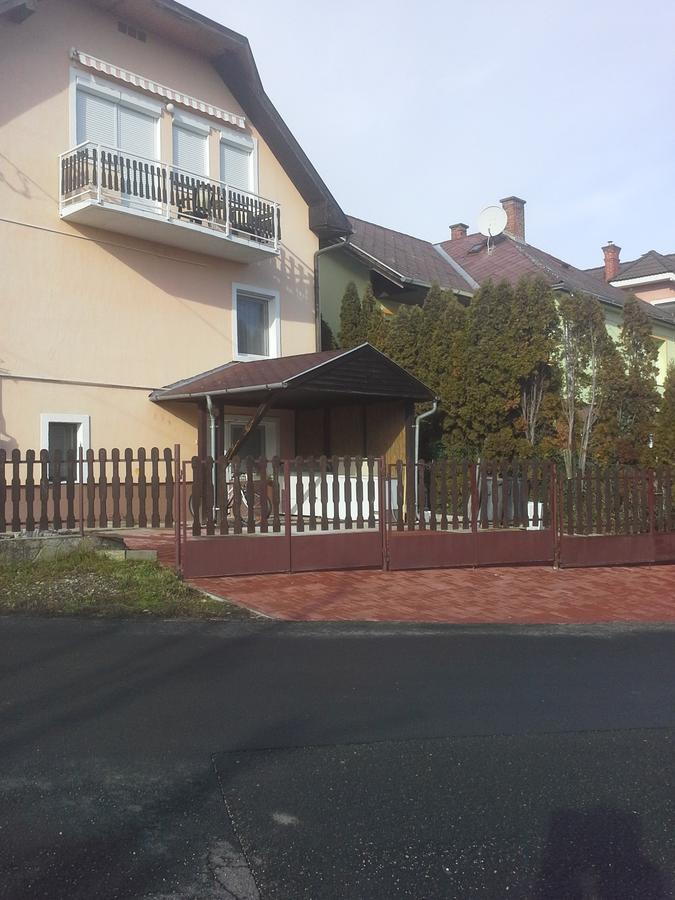 Friends Villa Apartments Hévíz Exteriör bild