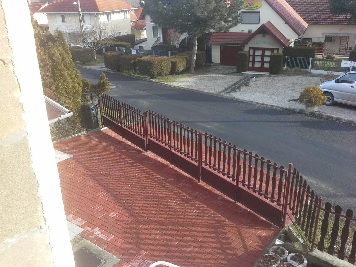 Friends Villa Apartments Hévíz Exteriör bild